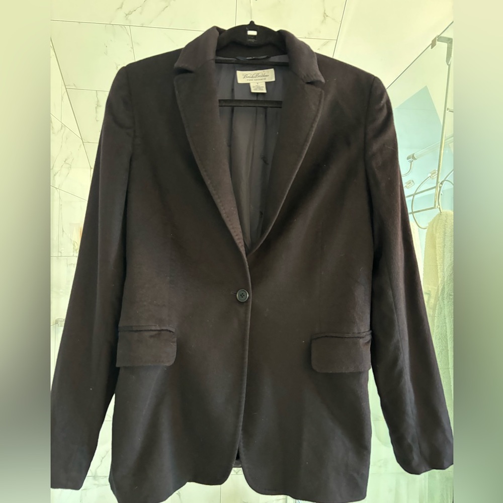 women’s size 6 dark navy blazer from Brooks Brothers - 100% cashmere